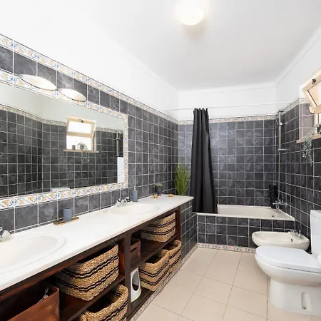 Baltin Βίλα Αλμπουφέιρα